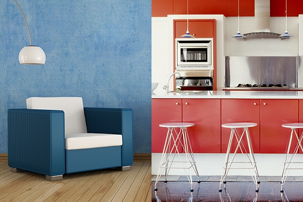 リビングは青、キッチンは赤。カラーセラピーに基づいた部屋づくり