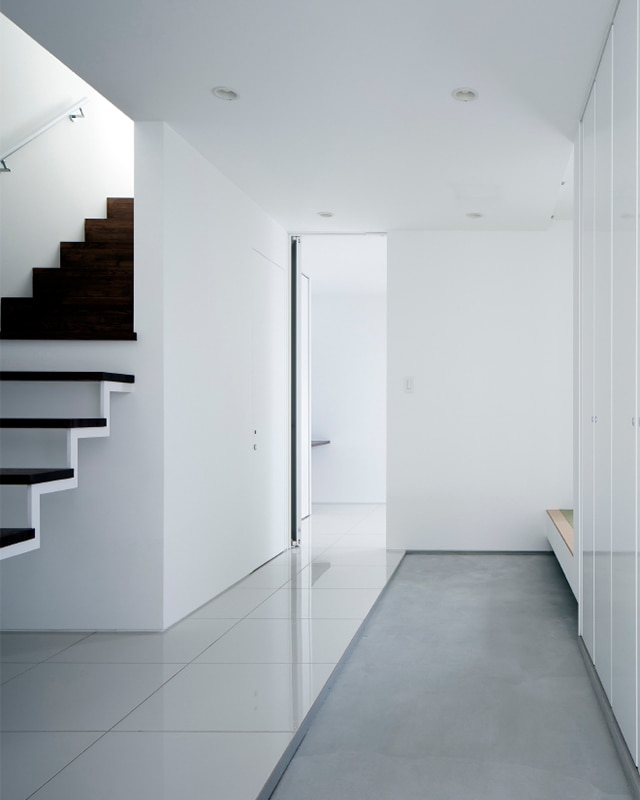 白基調の広めの土間