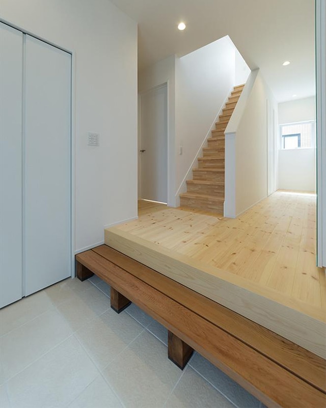 腰掛け台のある土間