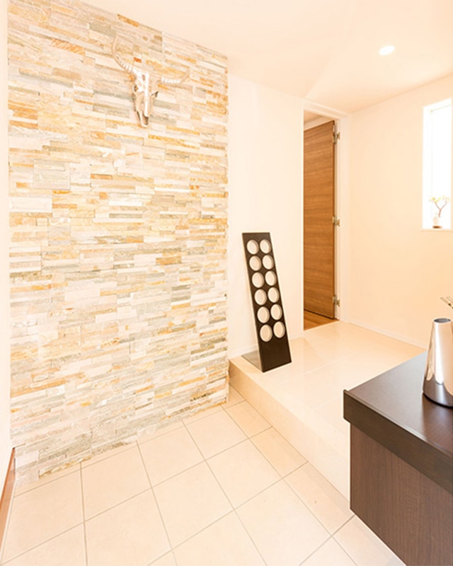 白タイルで明るい土間