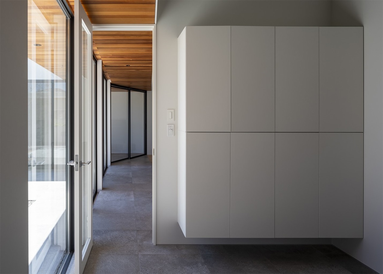 トール型の玄関収納1