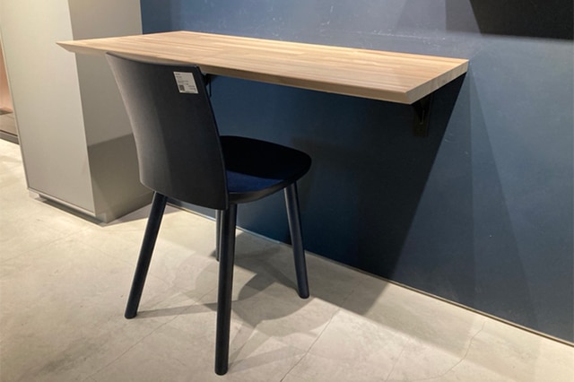 ウッドカスタムカウンターとチェア